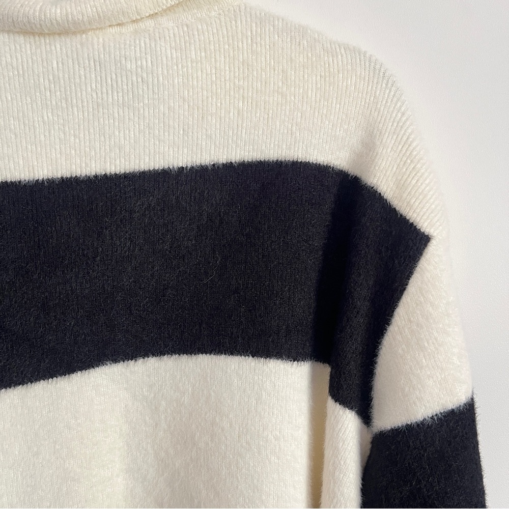 Disney x Forever 21 Mickey Mouse Fuzzy Striped Polo Rugby Sweater Size XXL Men’s - Picture 8 of 13